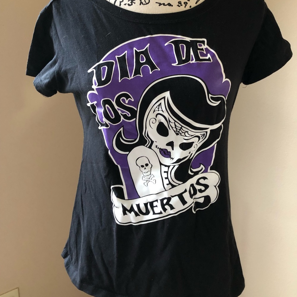 Women’s black T-shirt